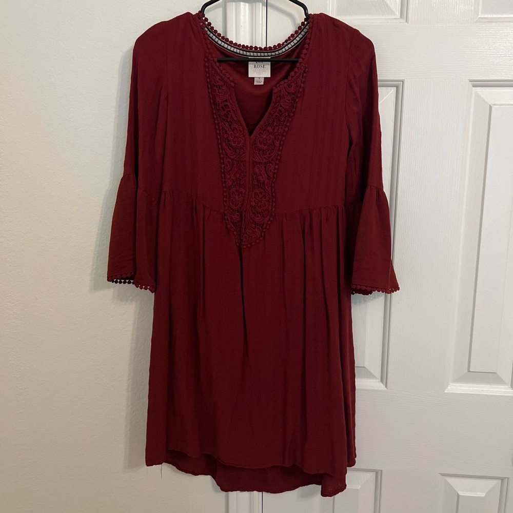 Knox Rose burgundy dress with beautiful detailing and sleeves!